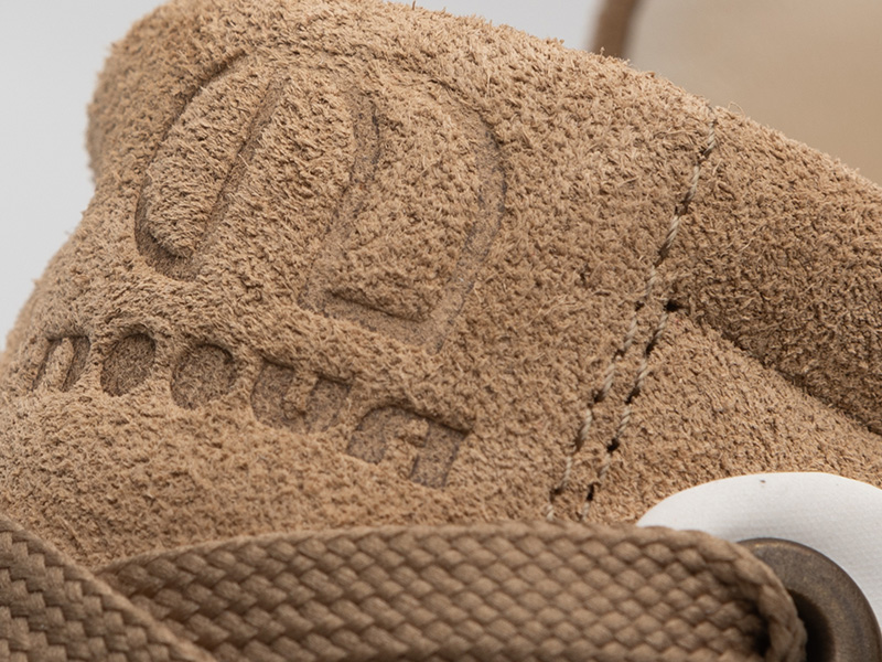 Mouton — Noova Bast detail